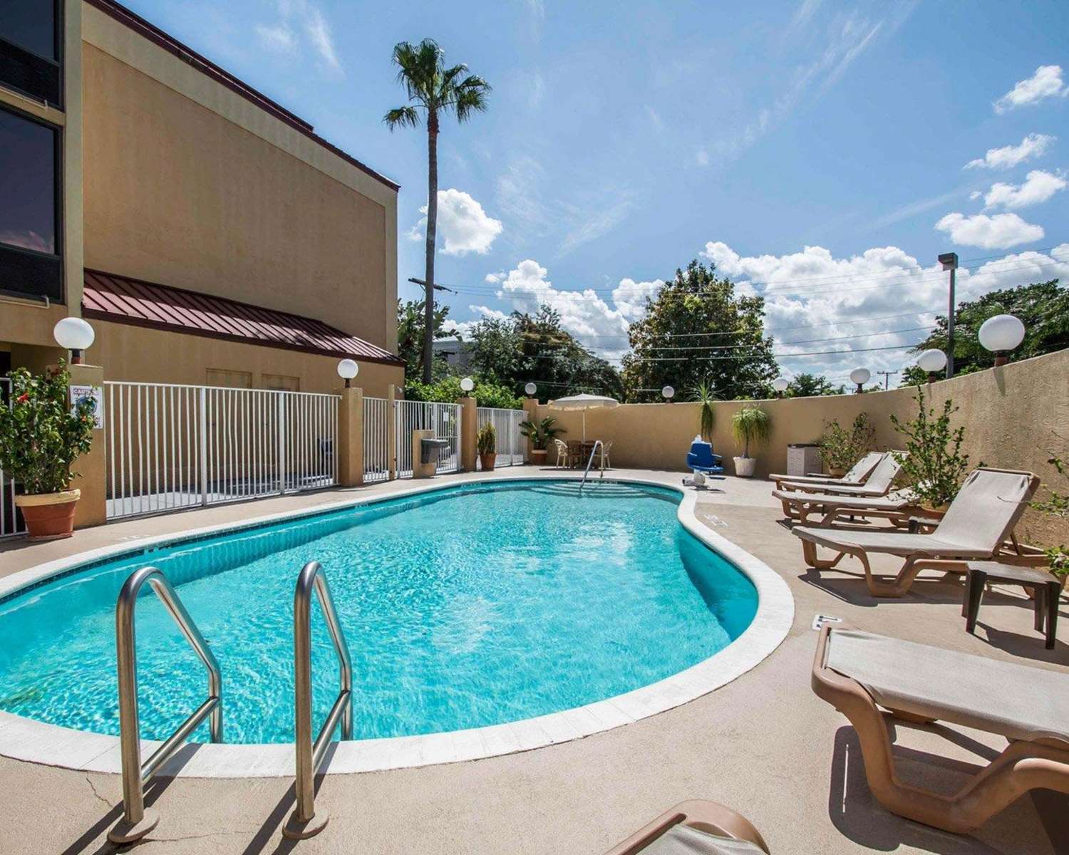 Comfort Inn & Suites Lantana - West Palm Beach South 40/40