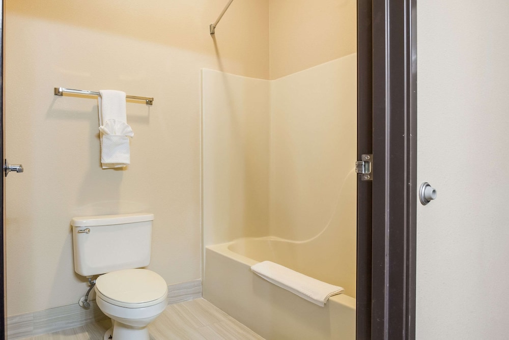 Quality Inn & Suites Caseyville - St. Louis 12/38