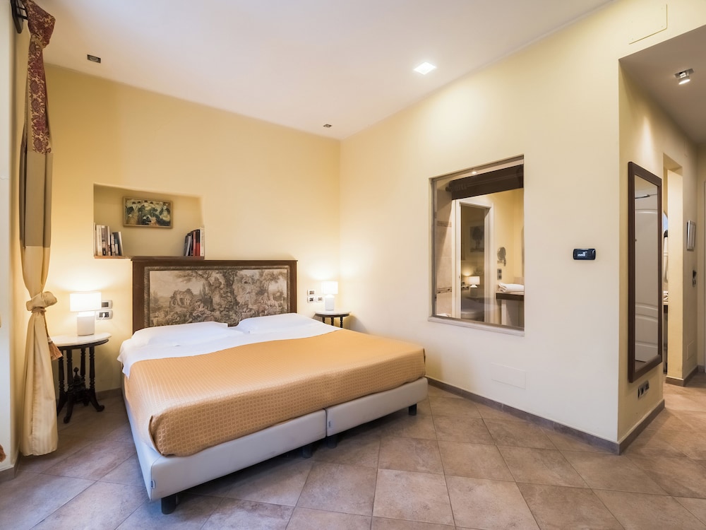 Vogue Hotel 21/70