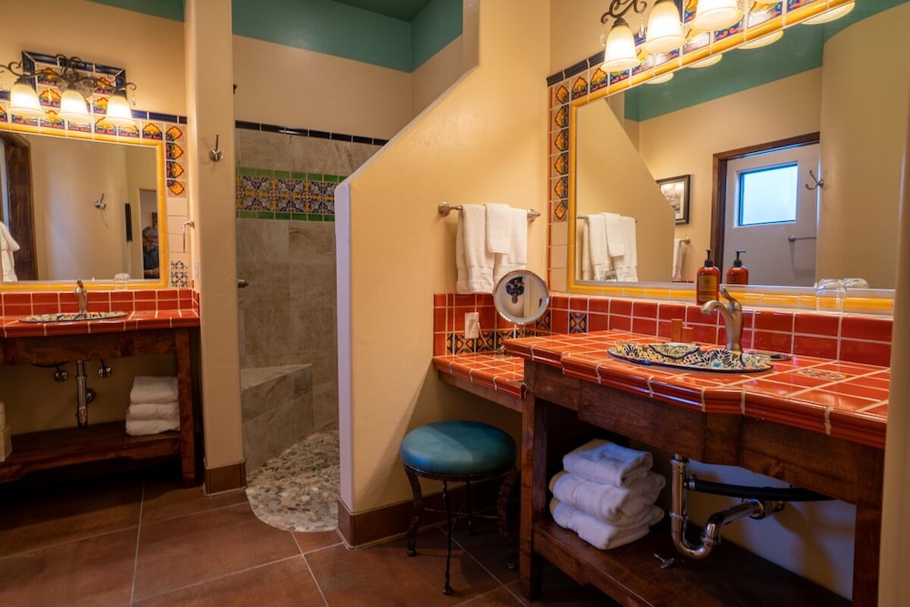 Hacienda Del Sol Ranch Resort 75/79