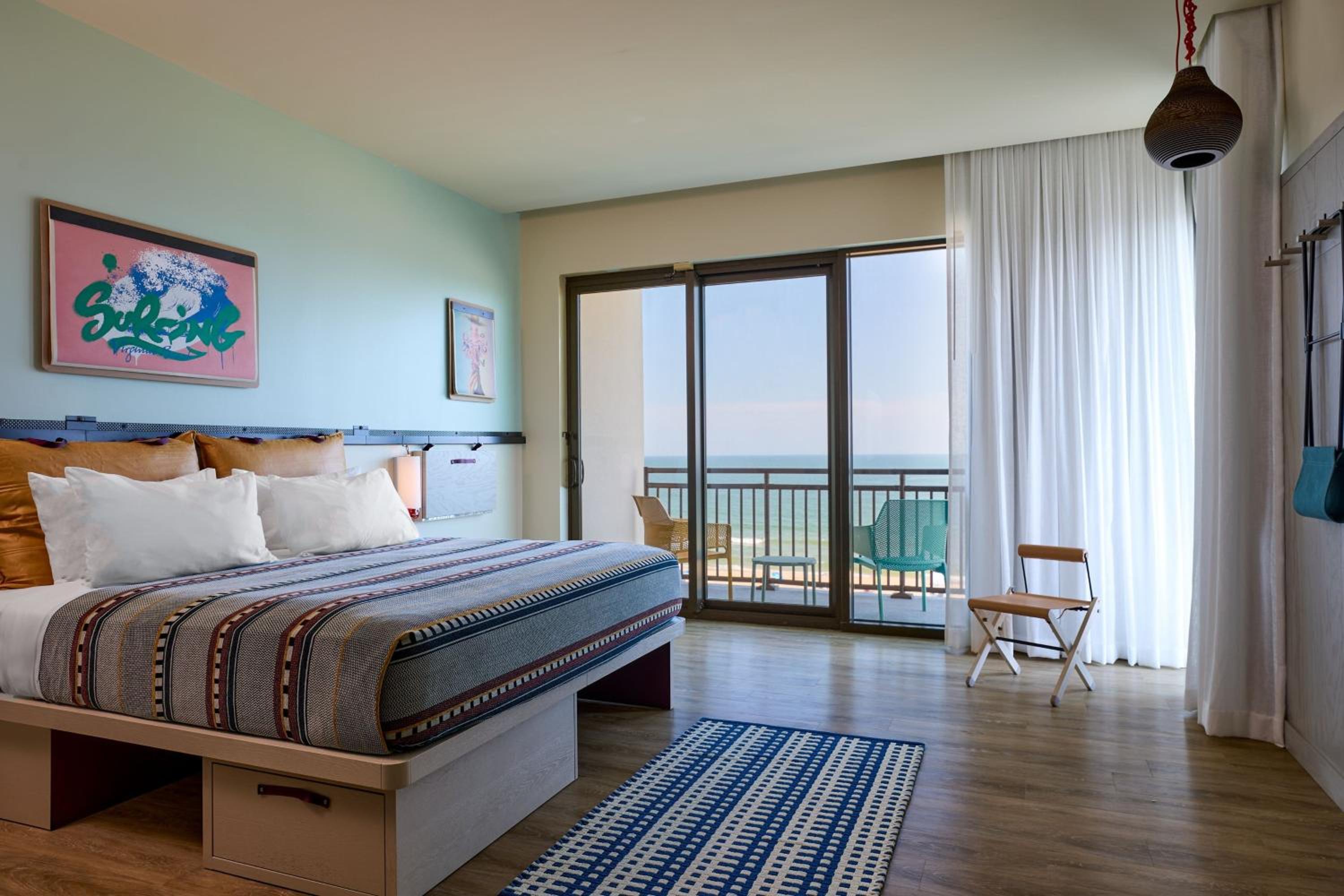 Moxy, King Bed, Ocean Front, Balcony, Xl
