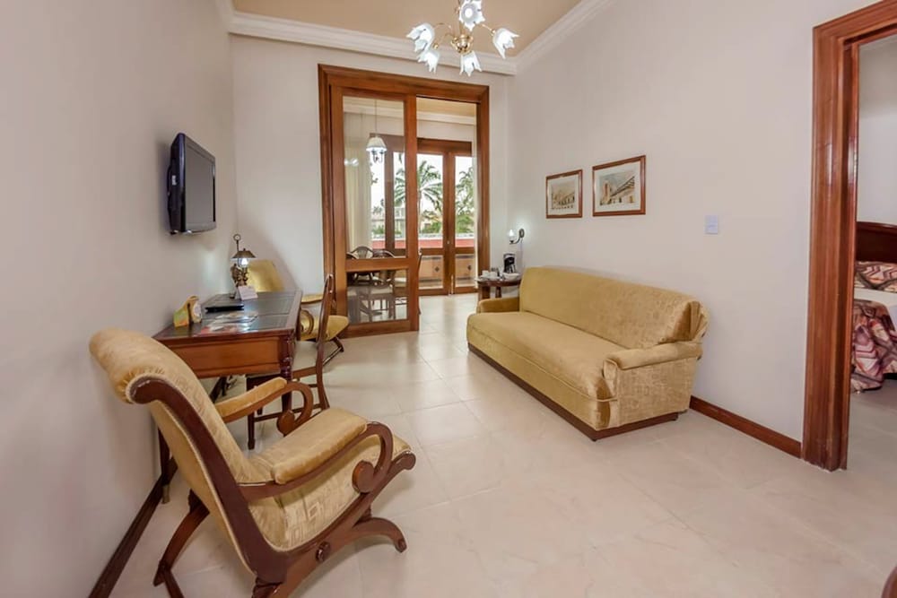 Hotel Guadalajara Buga 25/40