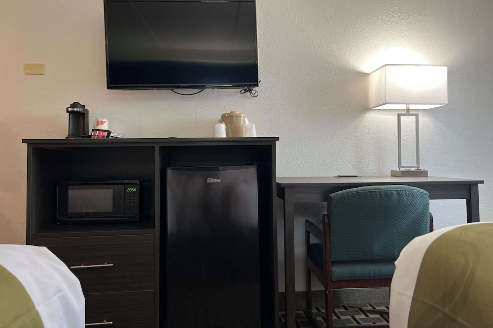Quality Inn & Suites Louisville East 15/28