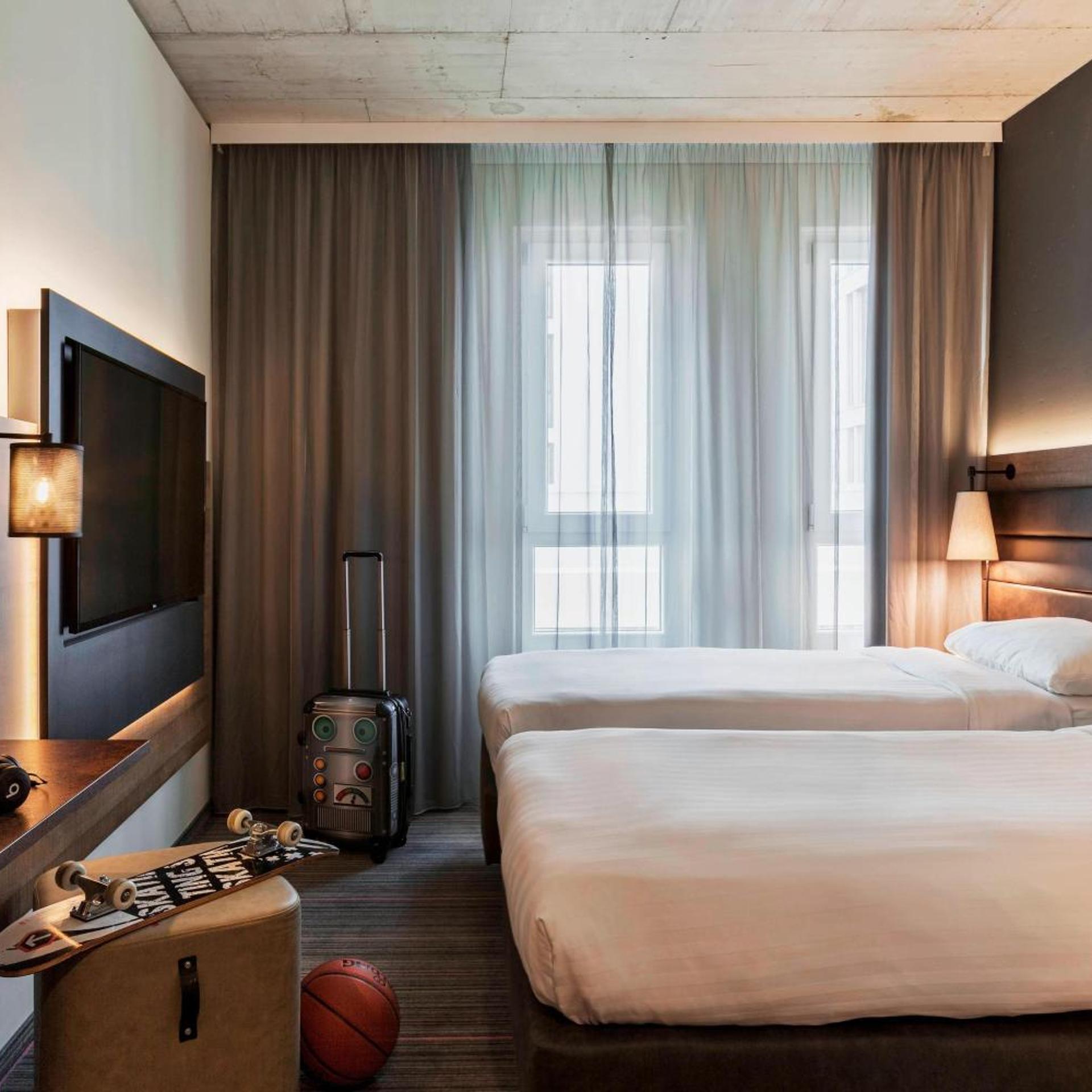 Moxy Sleeper, Twin Beds