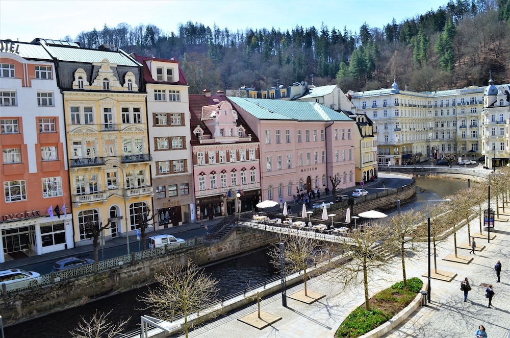 Hotel Krasna Kralovna 20/24