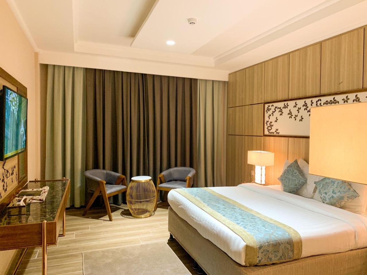 Executive, Suite