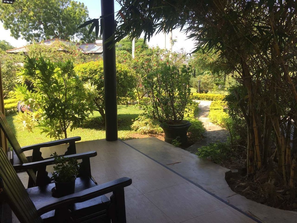 Flower Garden Lake Resort 47/50
