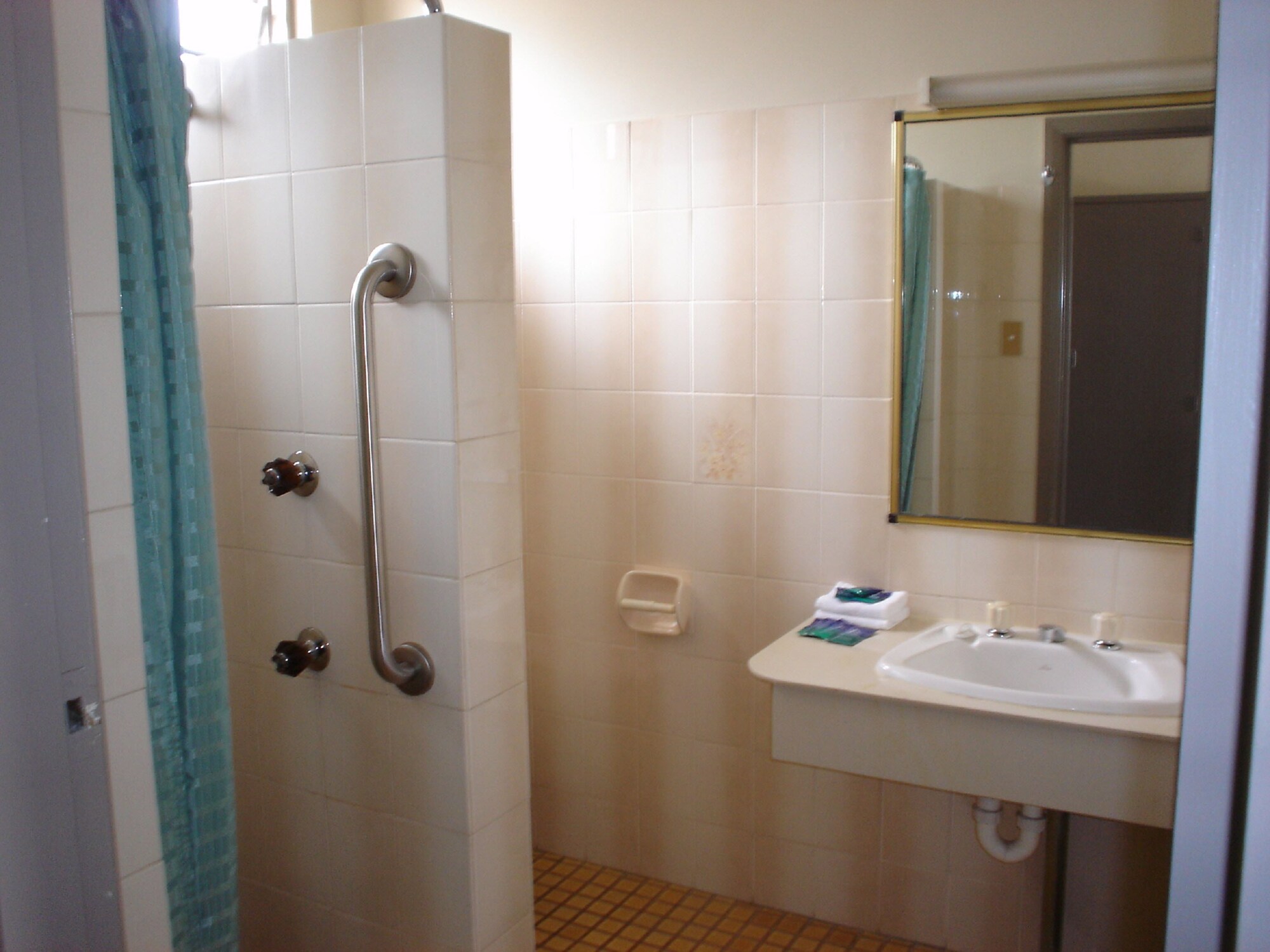 غرفة قياسية ثلاثية بسرير كوين وسرير فردي، Argosy Motor Inn 4/4