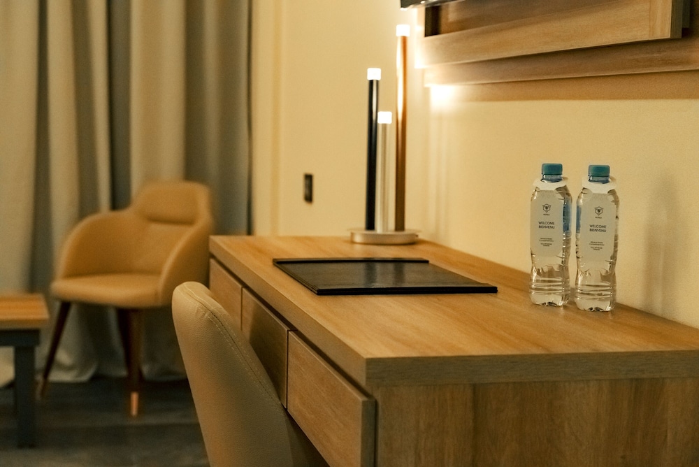 AD Hotel, Hydra 45/58