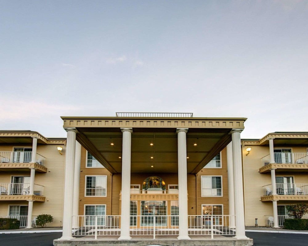 Comfort Inn Redding Near I-5 1/41
