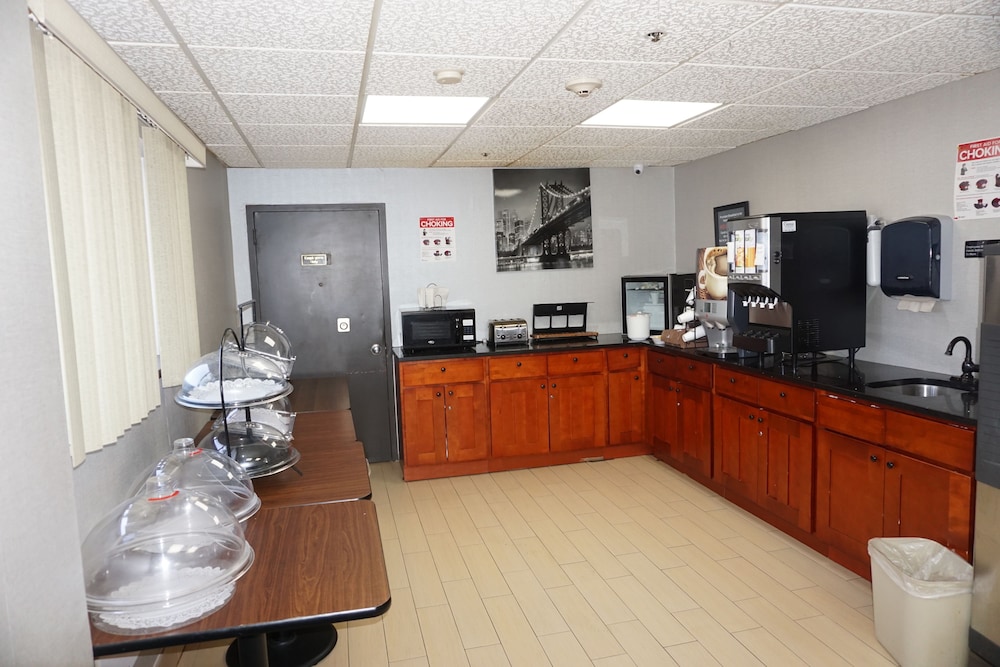 The Floral Park Motor Lodge 7/56