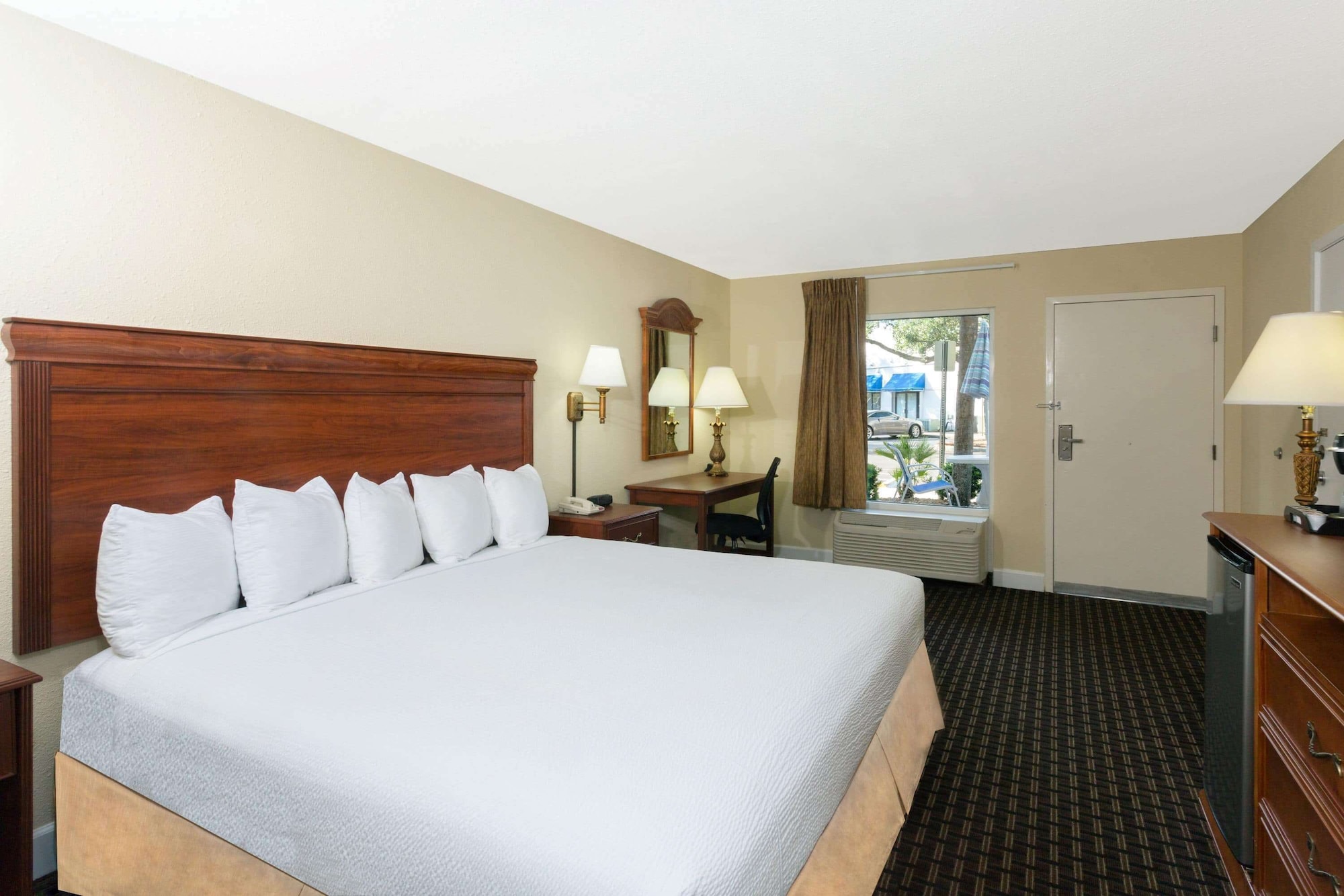 غرفة بسرير كينج لذوي الإعاقة، Days Inn by Wyndham Port Charlotte/Punta Gorda 2/10