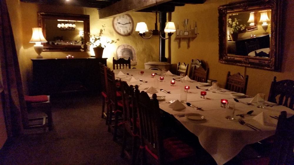 The Old Well Inn 33/40
