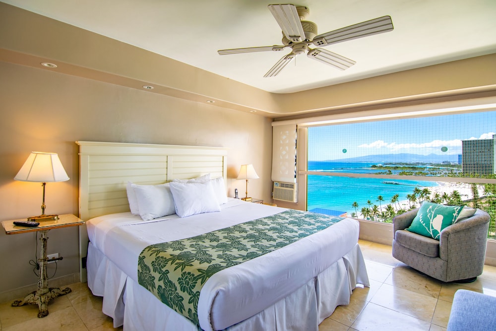 Waikiki Shore by OUTRIGGER 17/81