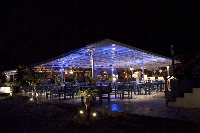 Sacallis Inn Beach Hotel in Onia