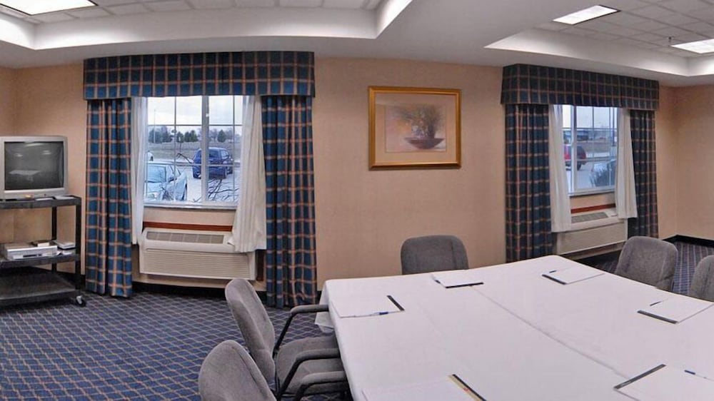 Holiday Inn Express Hotel And Suites Danville 38/43