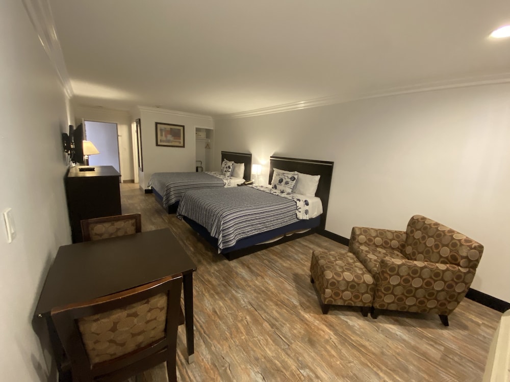 Ocean Surf Inn & Suites 5/73