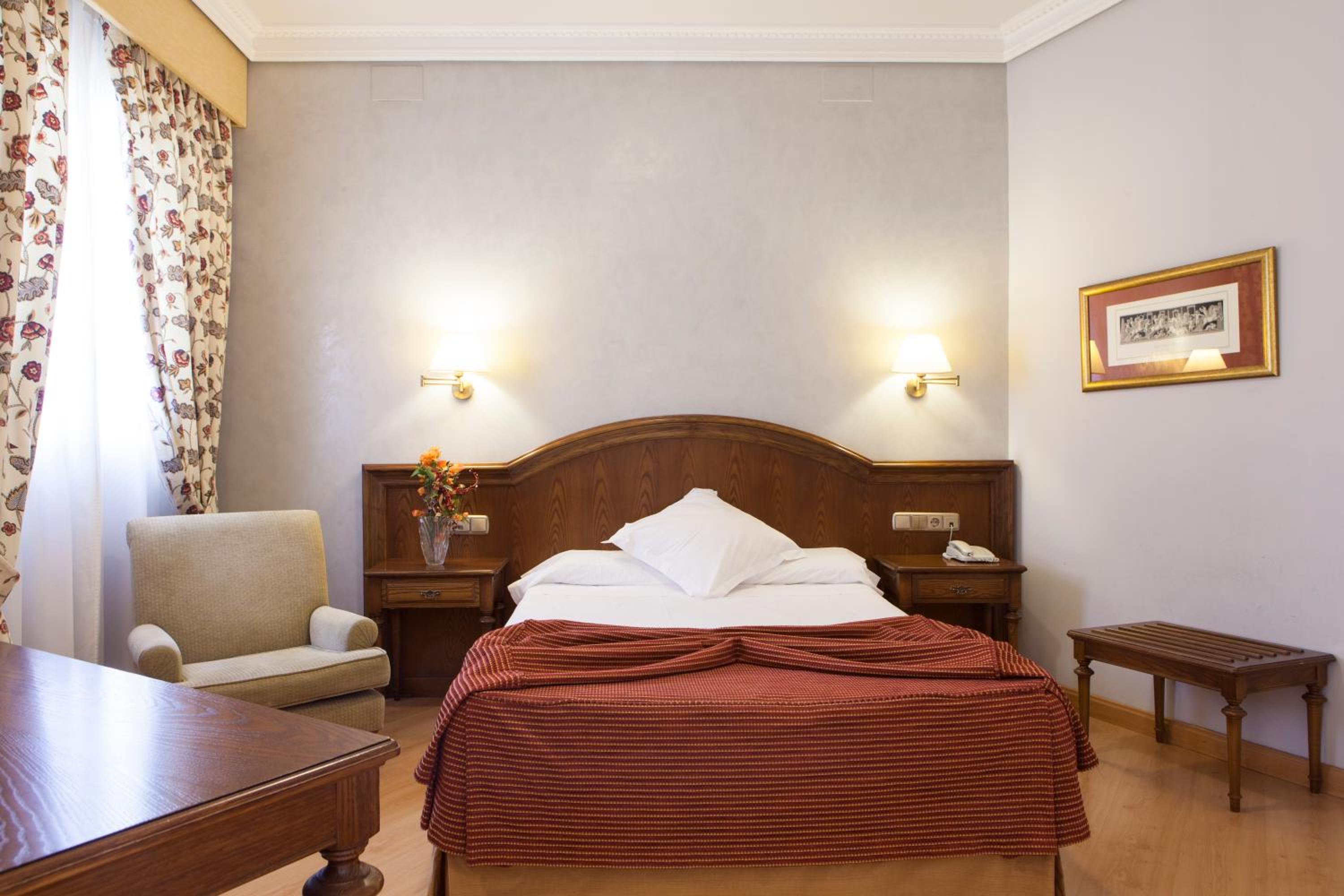 غرفة قياسية، Hotel Cervantes 2/2