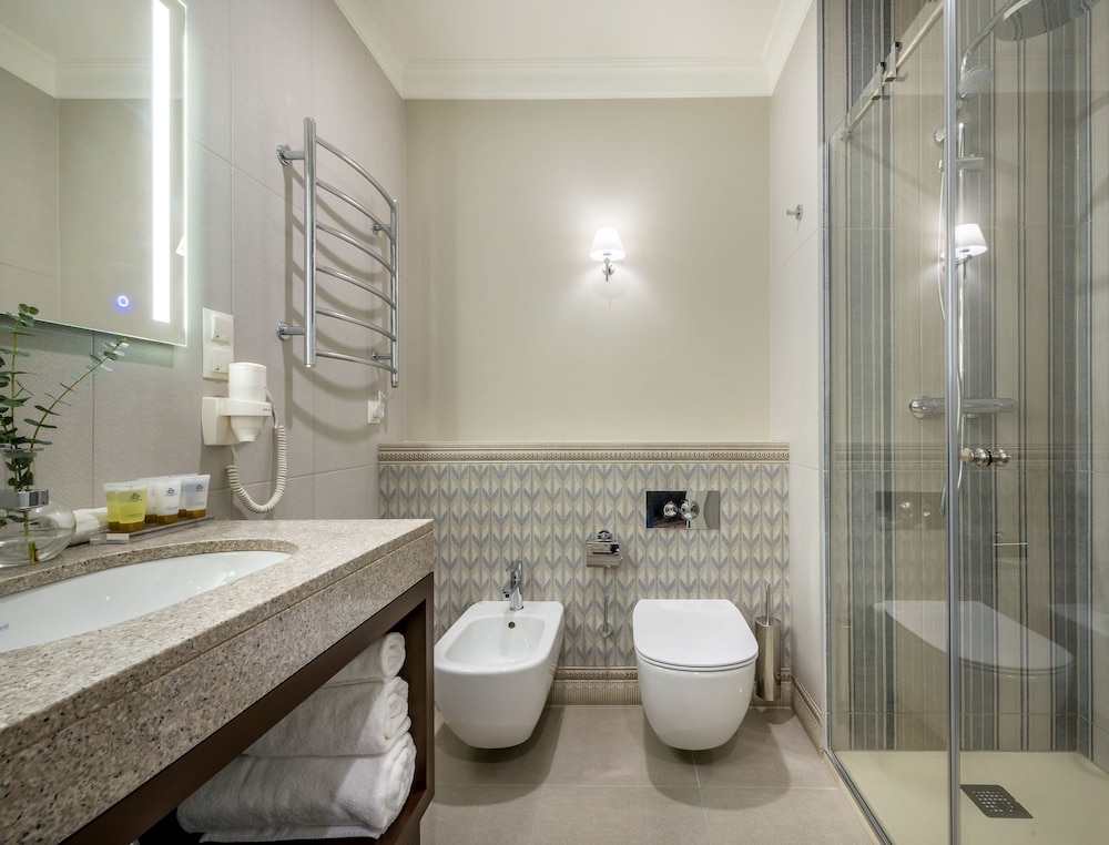Ratonda Centrum Hotel 10/65