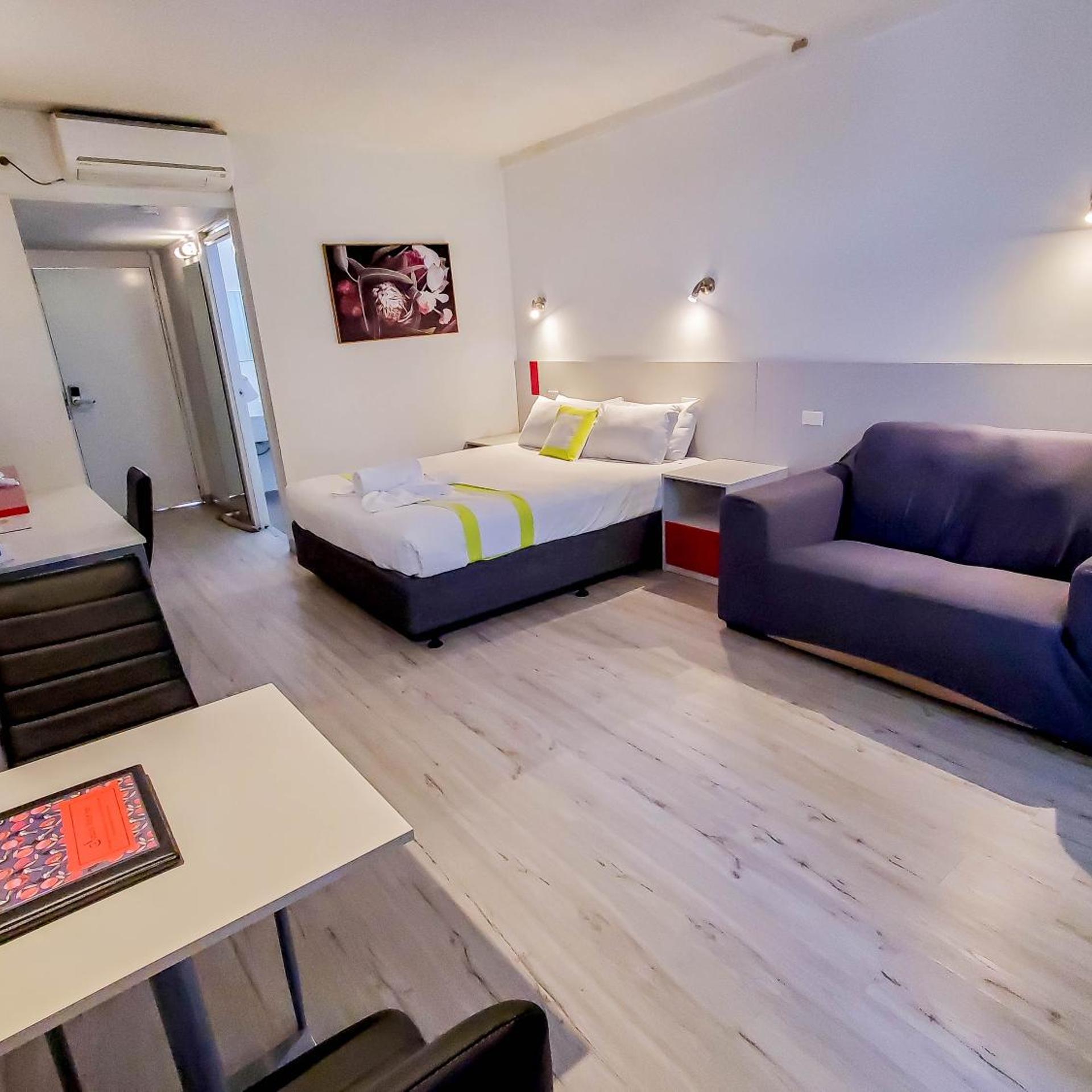 Sandors Motor Inn 25/50
