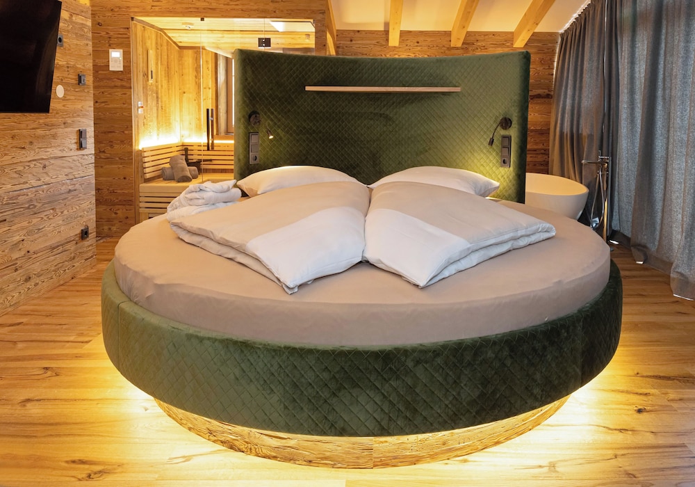 DELUXE, SUITE