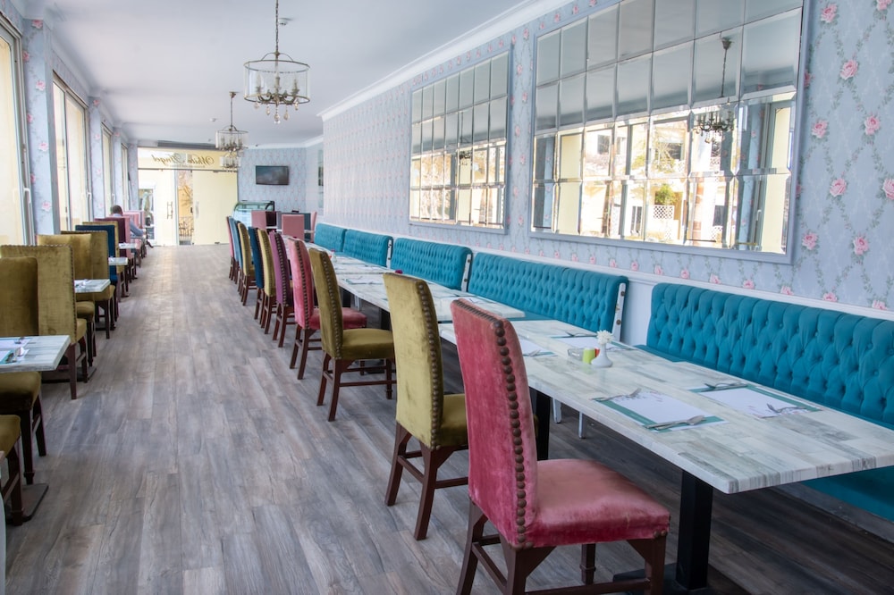 restaurant cafeteria