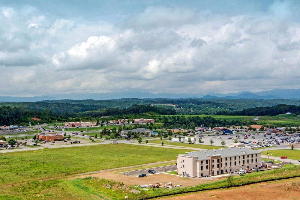 Comfort Inn & Suites East Ellijay, GA 36/41