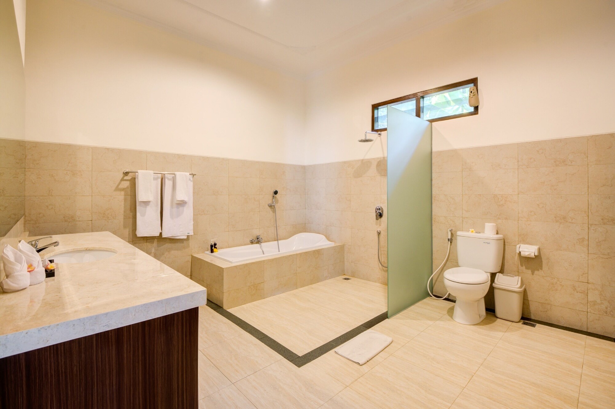 جناح ديلوكس بسرير مزدوج وسريرين منفصلين، Gracia Bali Villas & Apartment 10/10