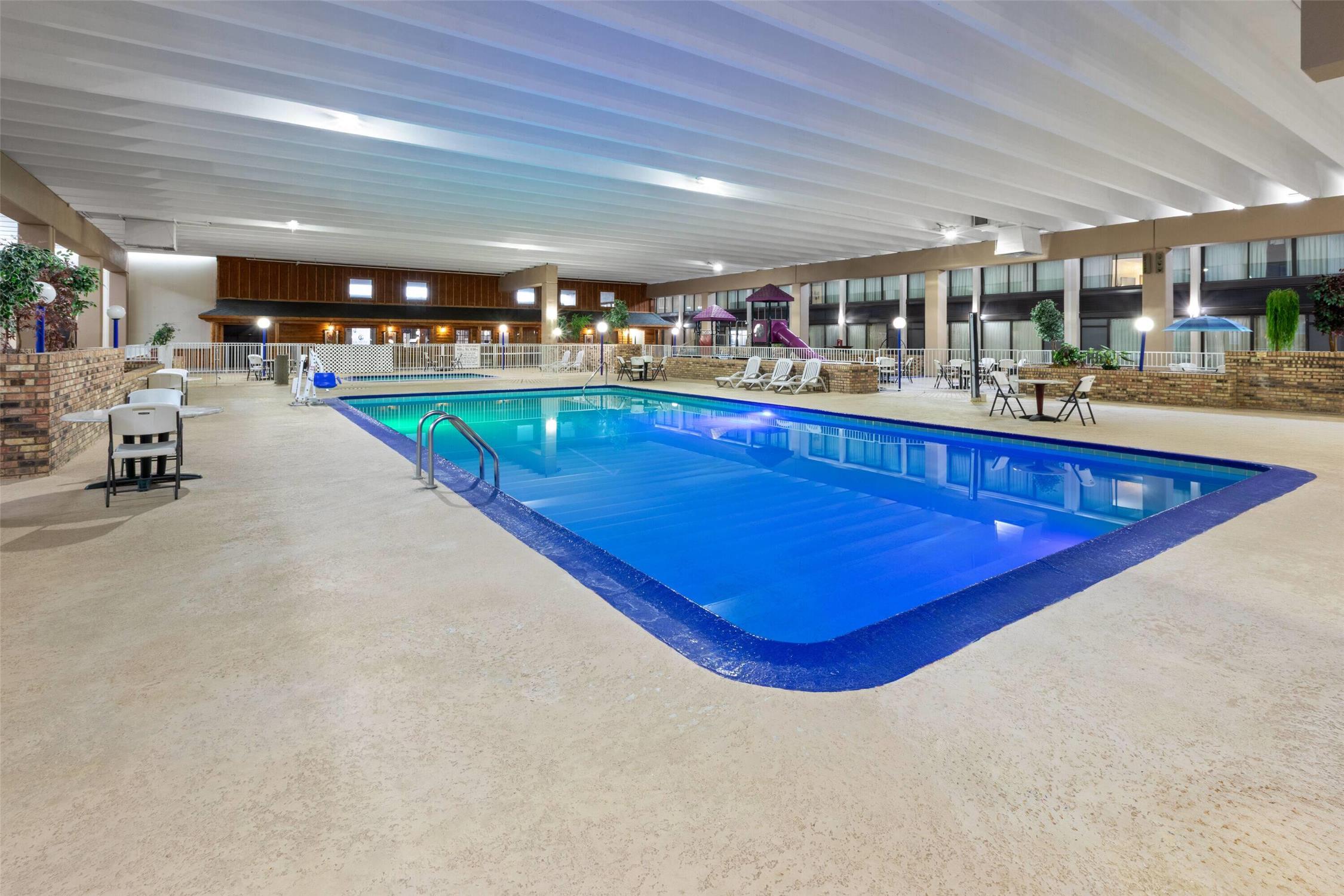 Quality Inn & Suites Grayling, MI 27/51