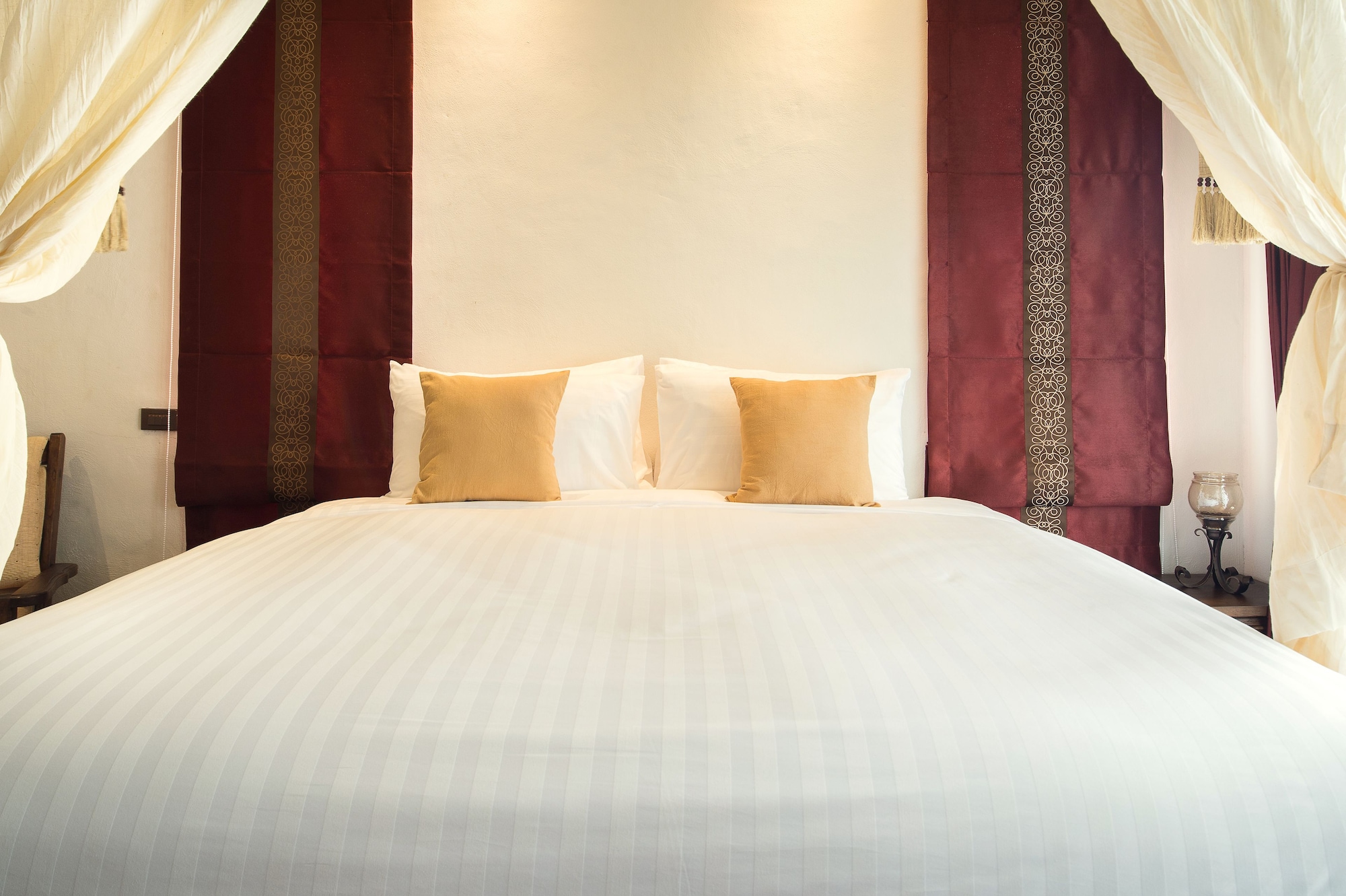 Grand, King Bed