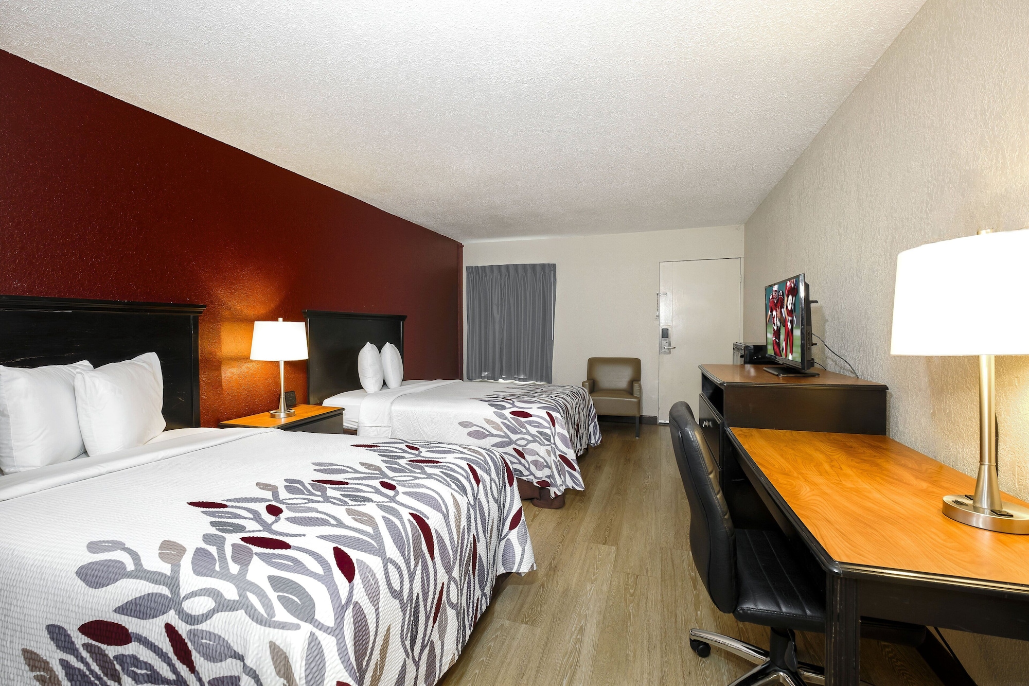 غرفة ديلوكس بسريرين مزدوجين بإطلالة على المسبح، Red Roof Inn Hot Springs 6/10