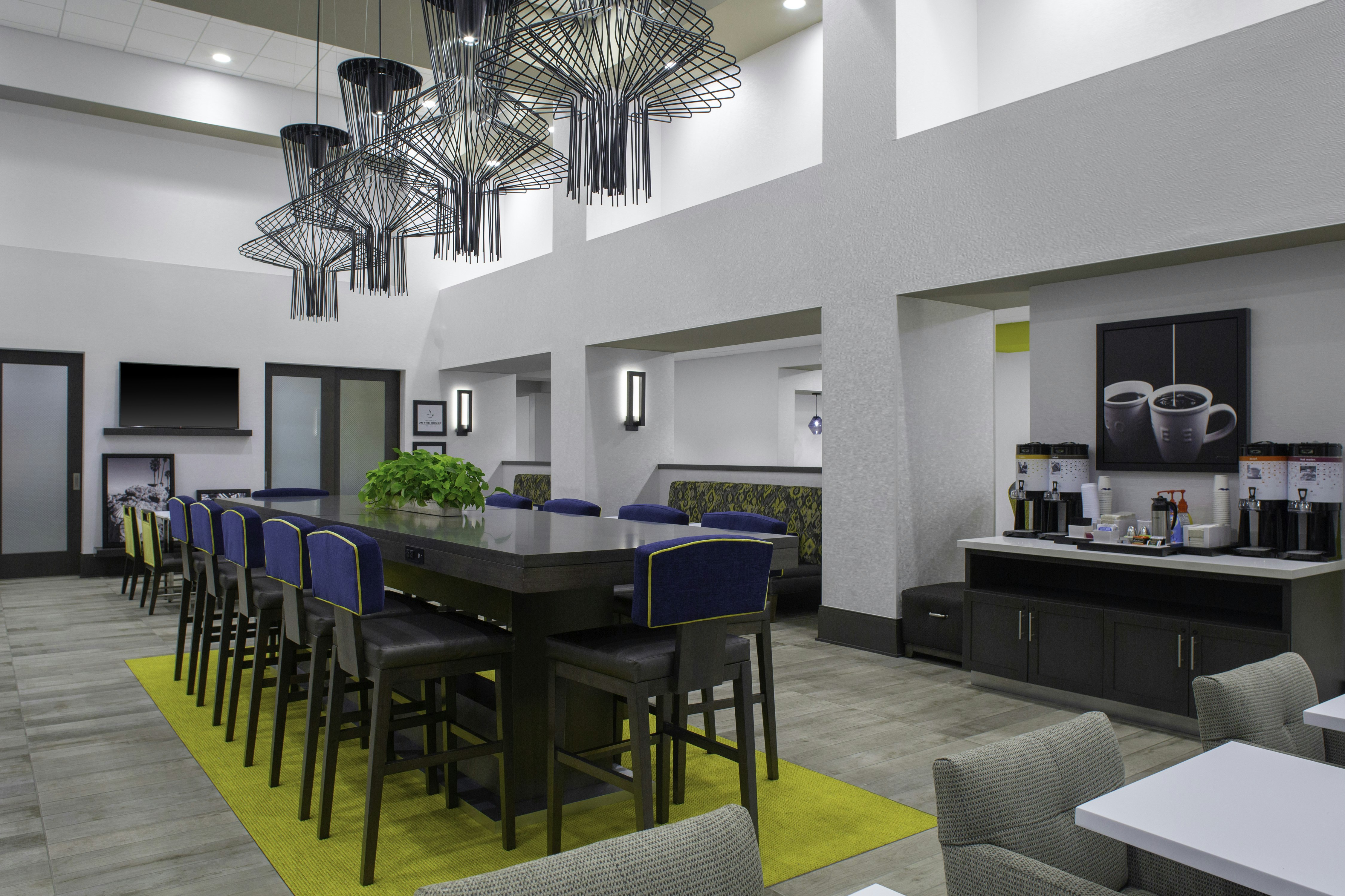 Hampton Inn and Suites Irvine Orange County Airport 34/52