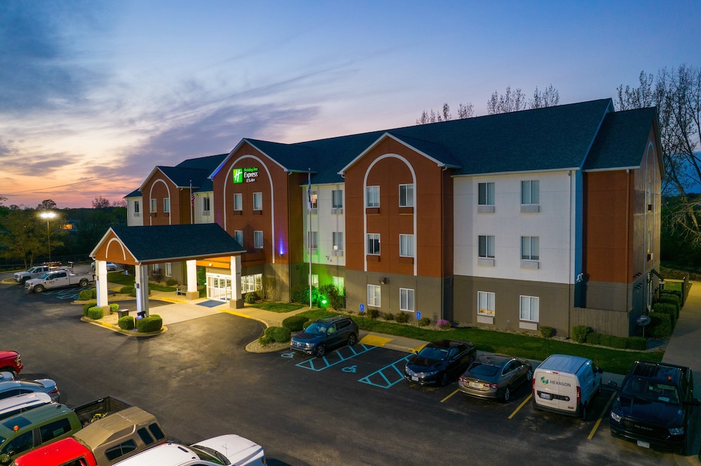 Holiday Inn Express Hotel Suites Bedford 44/53
