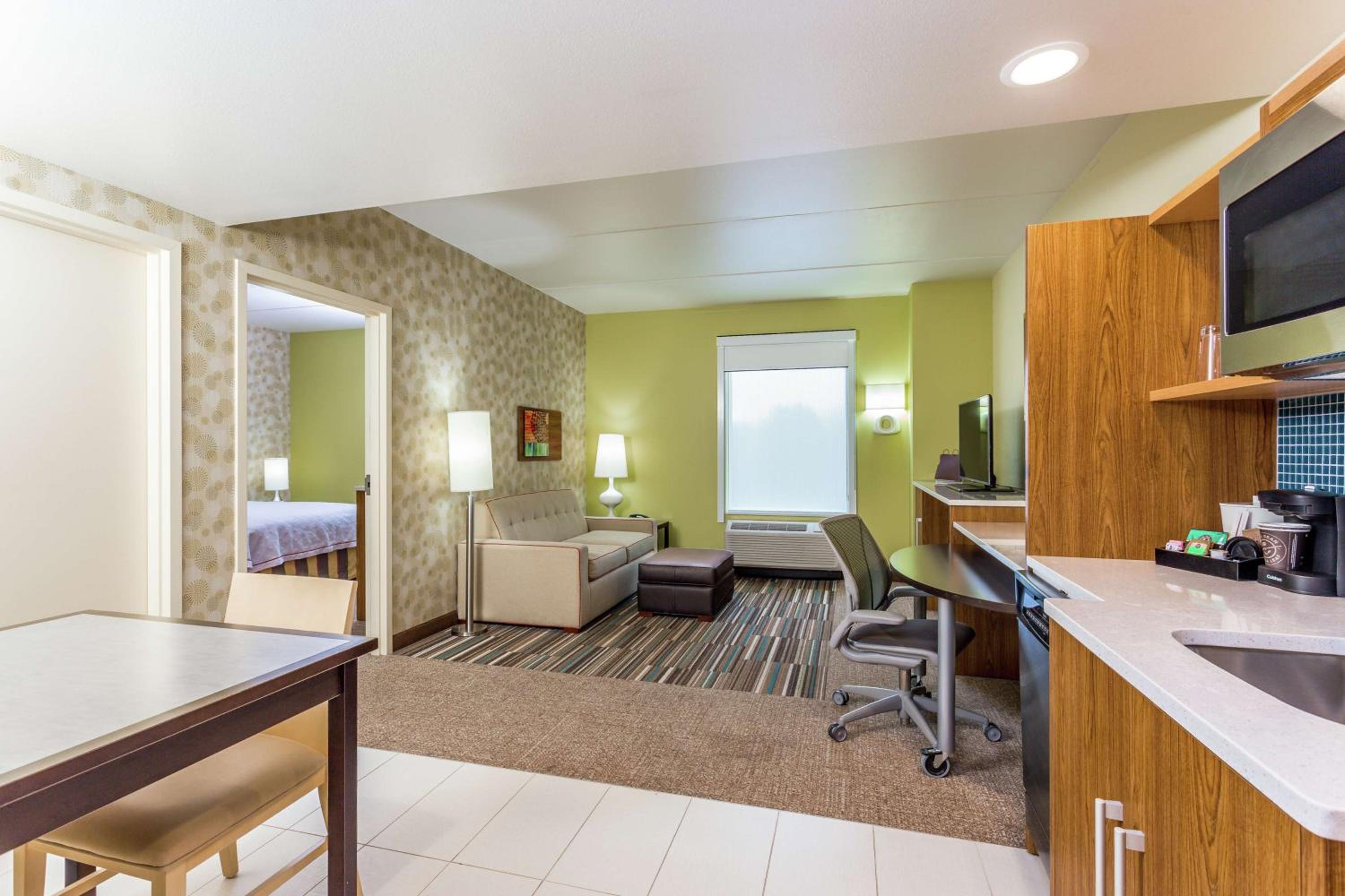 1 Bedroom, Suite, Queen Bed, Sofa