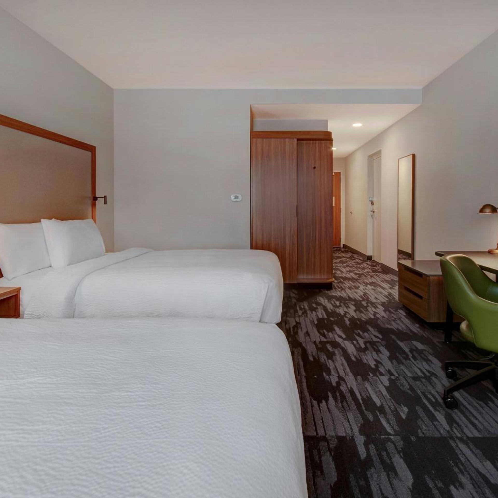 Specialty, 2 Queen Beds, Bathtub, Accessible
