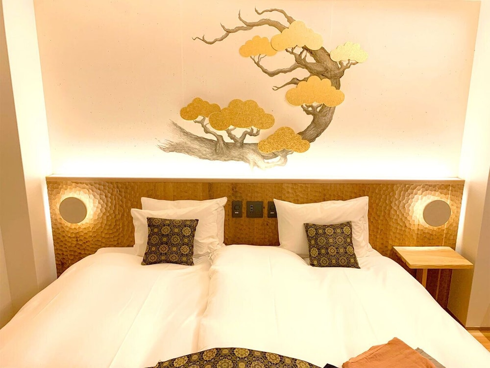 ROOM, KING BED