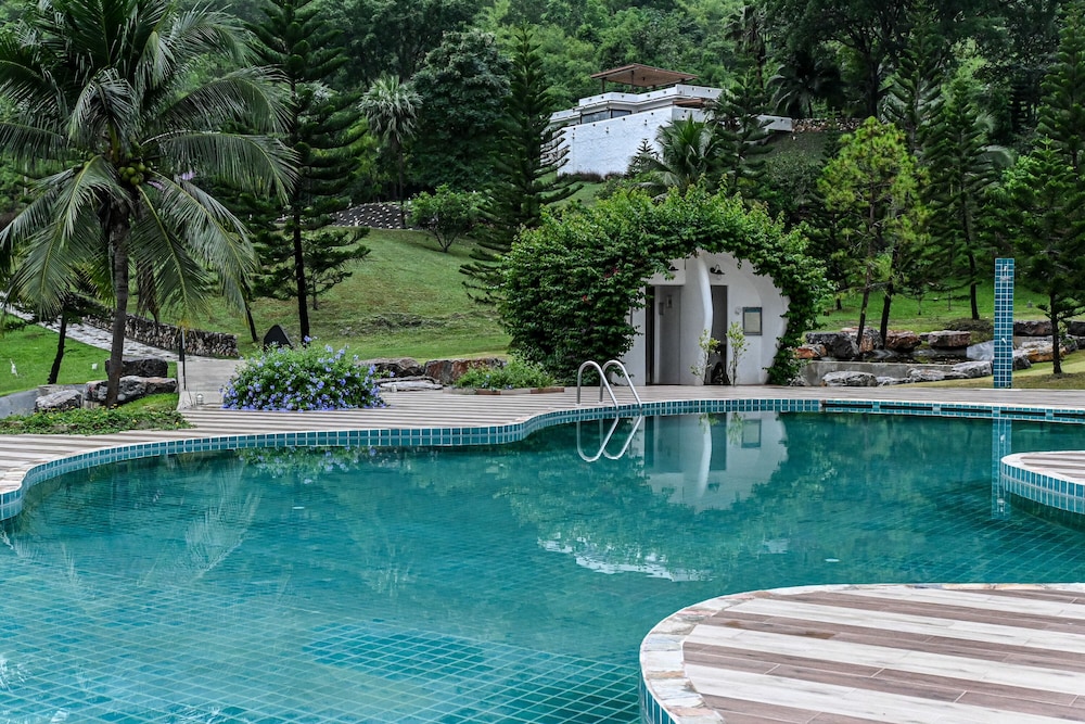 Swiss Valley Hip Resort Ratchaburi 44/50