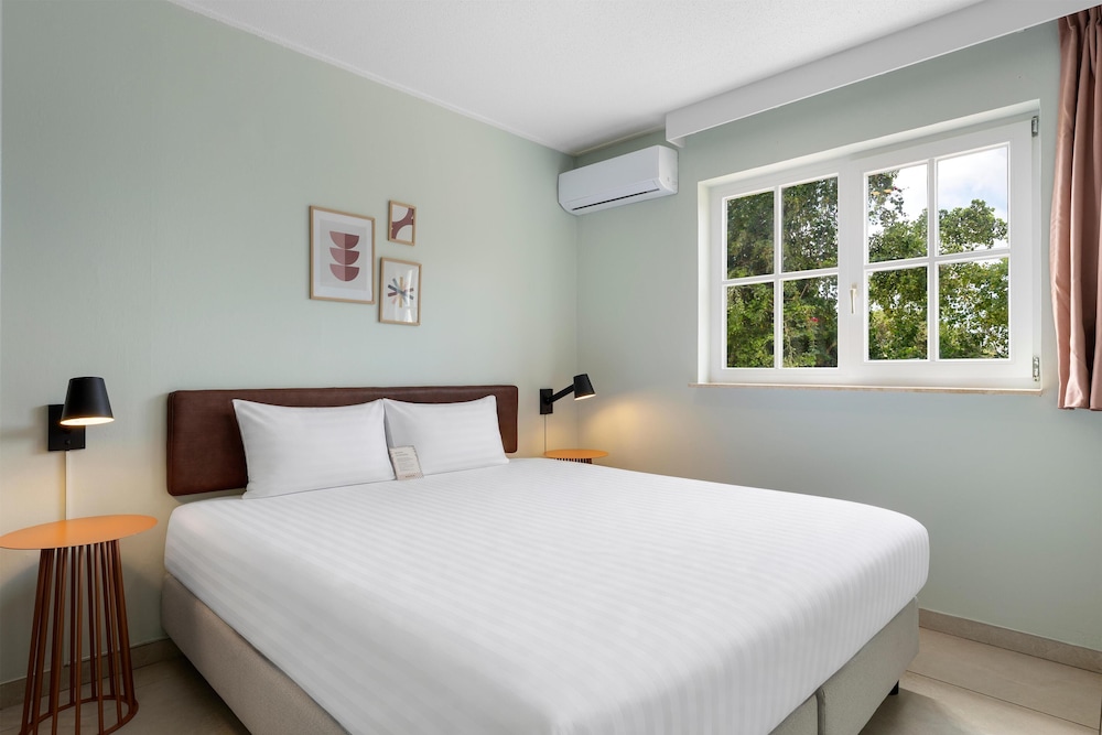 Sonesta Hotels & Resorts Livingstone Curacao 27/70