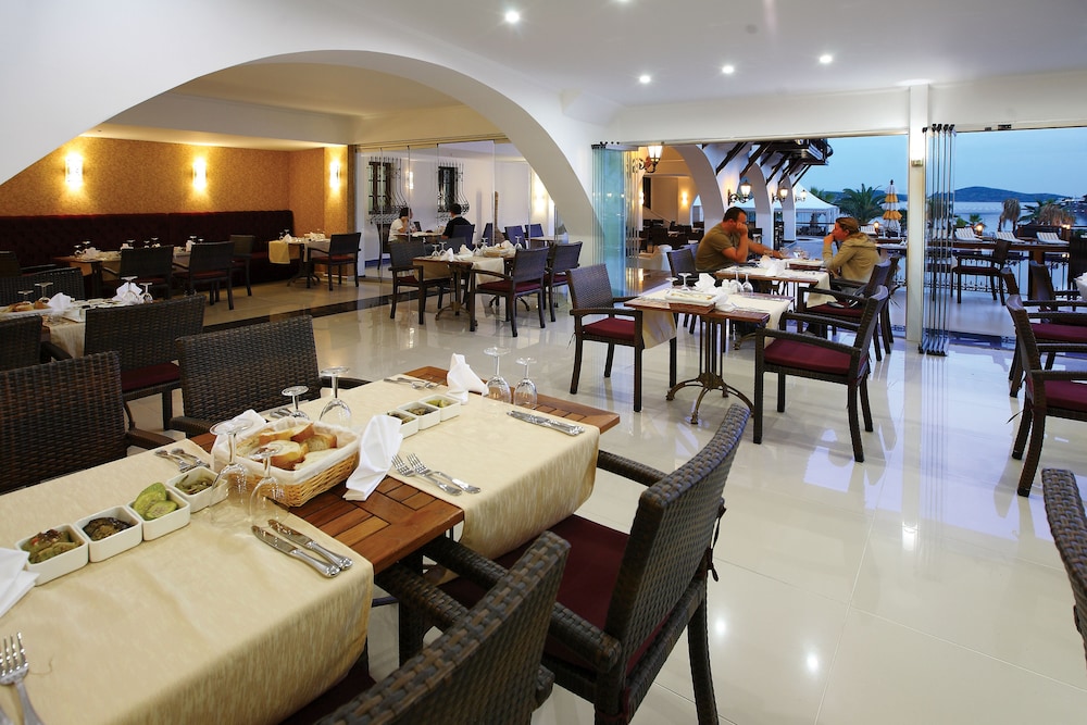 Costa Bitezhan Hotel 58/73