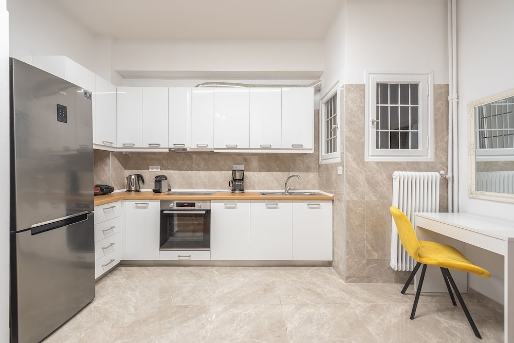 Victorias Secret Apartment 5/35