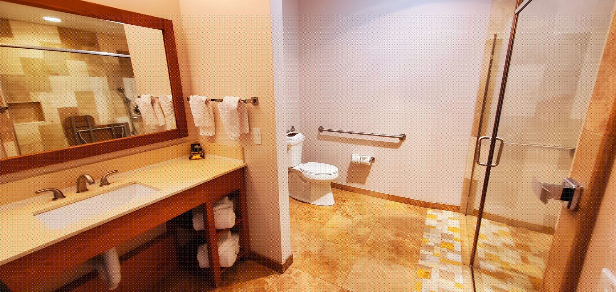 غرفة قياسية بسرير كينج بإطلالة لذوي الإعاقة، Best Western Plus Northwoods Inn 10/10