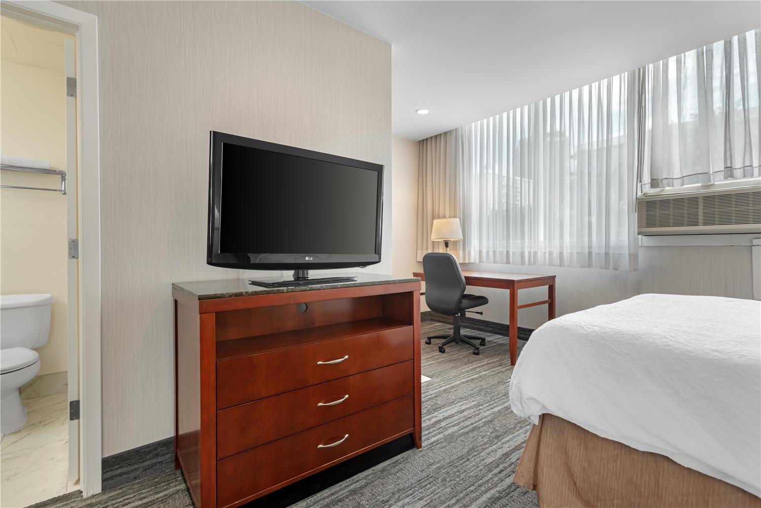 Best Western Plus Suites Downtown 38/42
