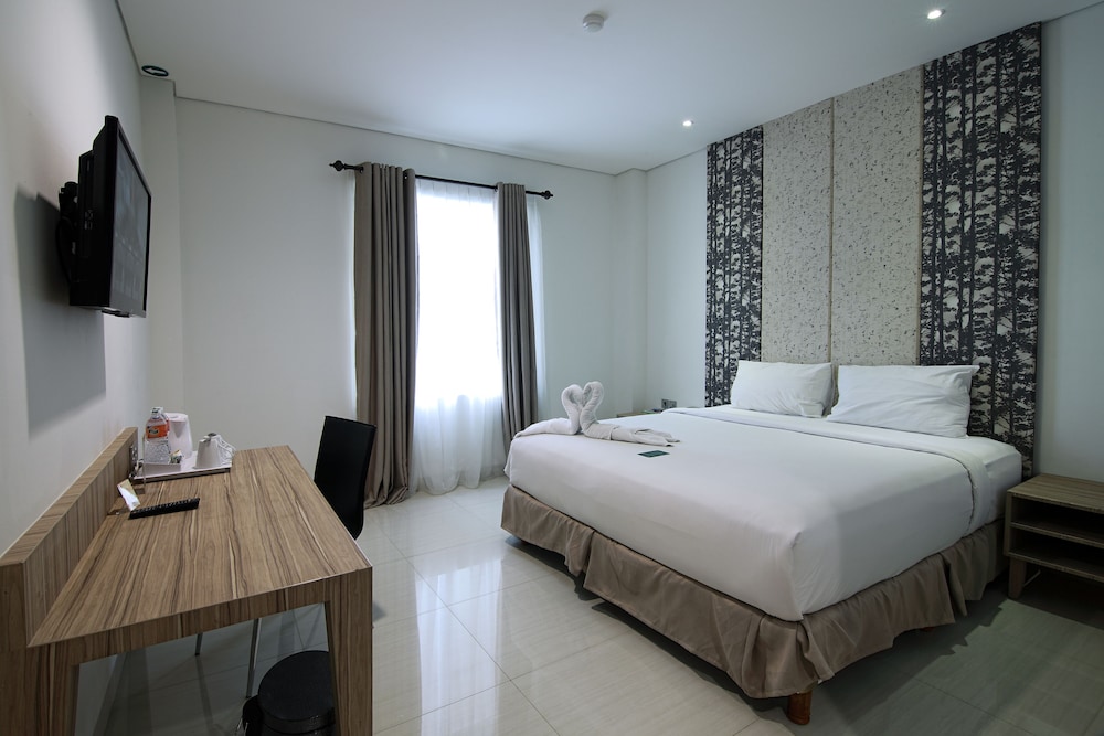 Smart, Grand, King Bed