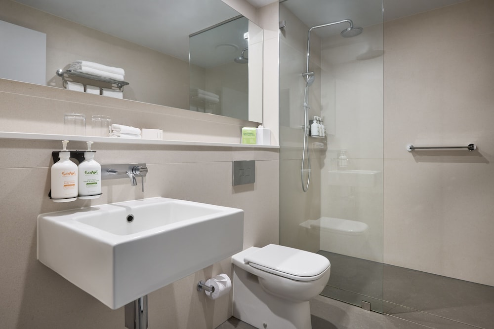 Holiday Inn West Perth 14/70