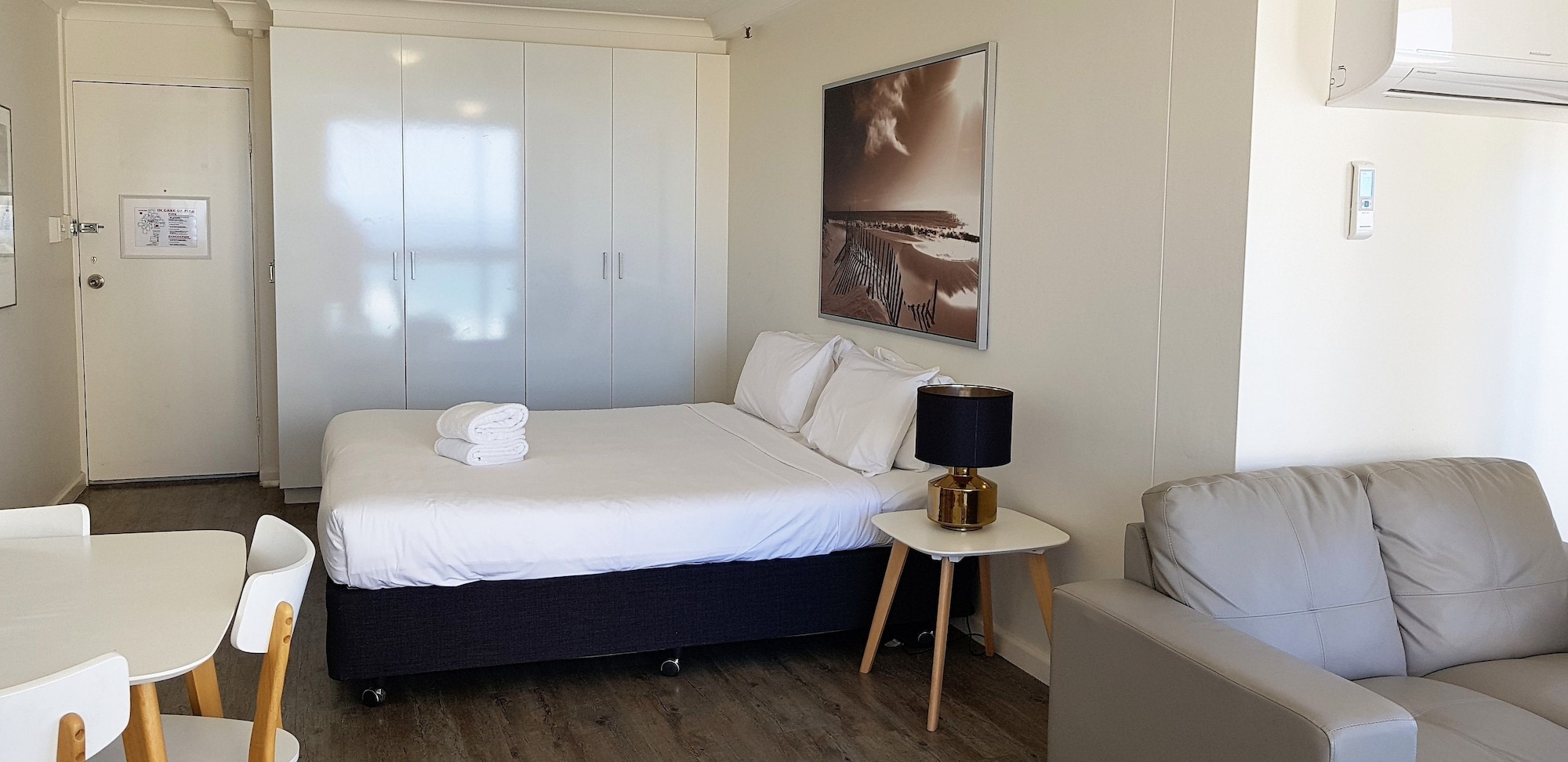 استوديو بسرير كينج، Beachcomber Resort Surfers Paradise 2/3