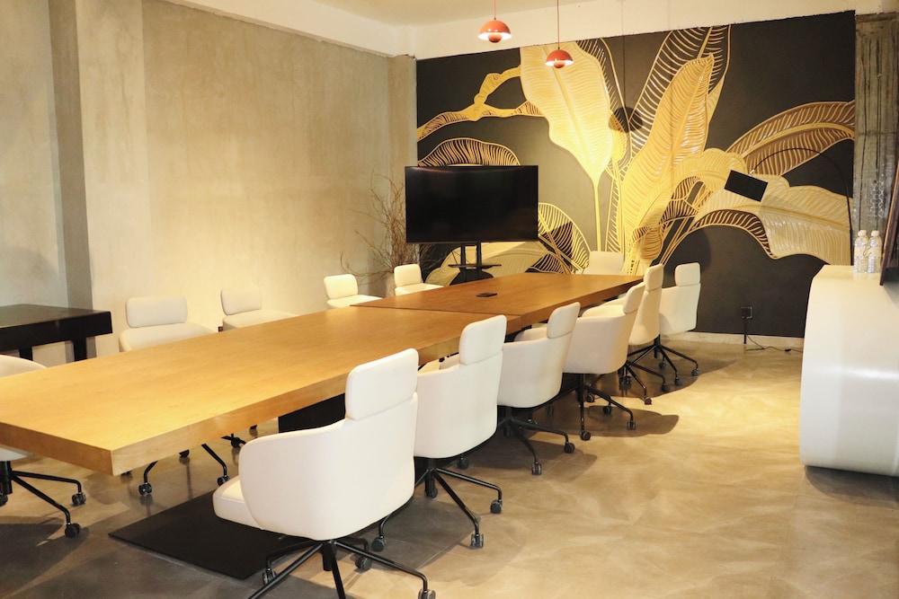 Maxx Phnom Penh Downtown (By H World) 50/55