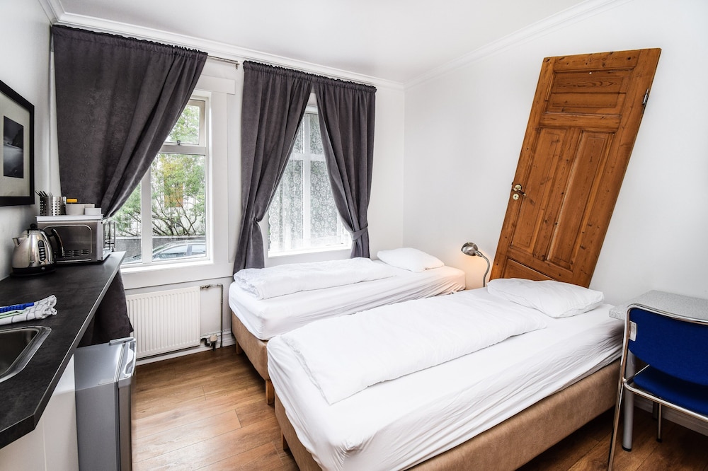 Guesthouse Aurora 18/65
