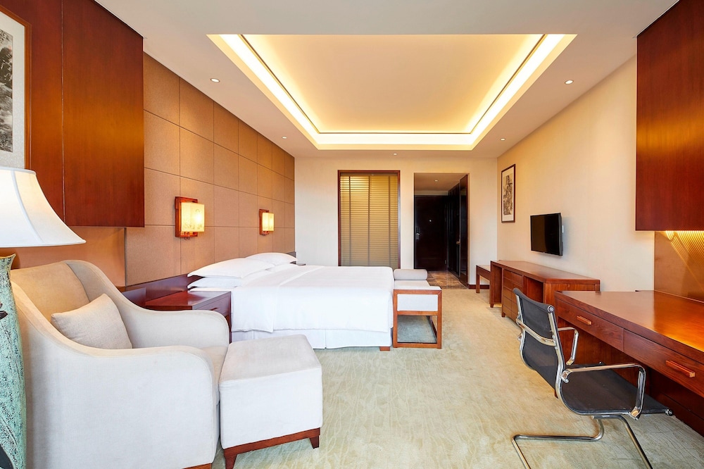 Superior, King Bed, Balcony