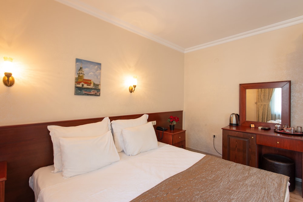 ROOM, TRIPLE
