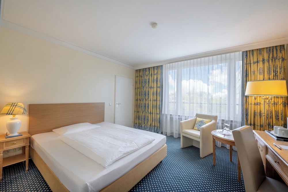Superior, Queen Bed